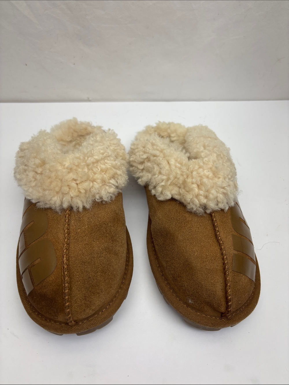 UGG cozy slippers for big girl, SZ 5, box 76